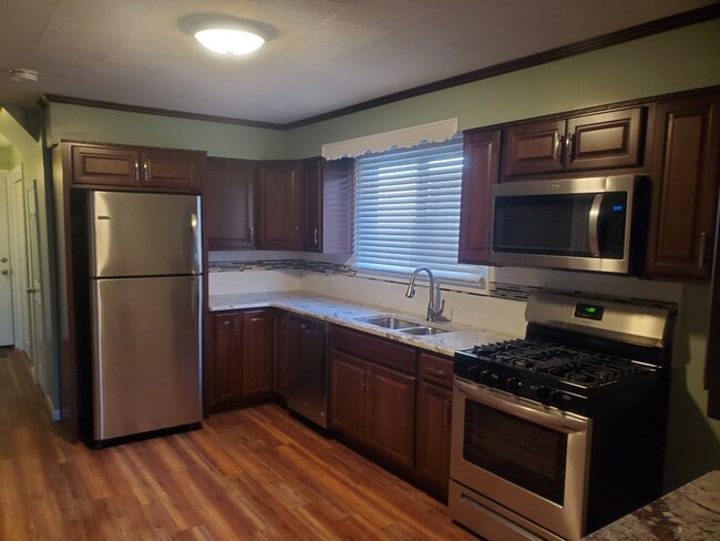 Building Photo - 482 West Ferry