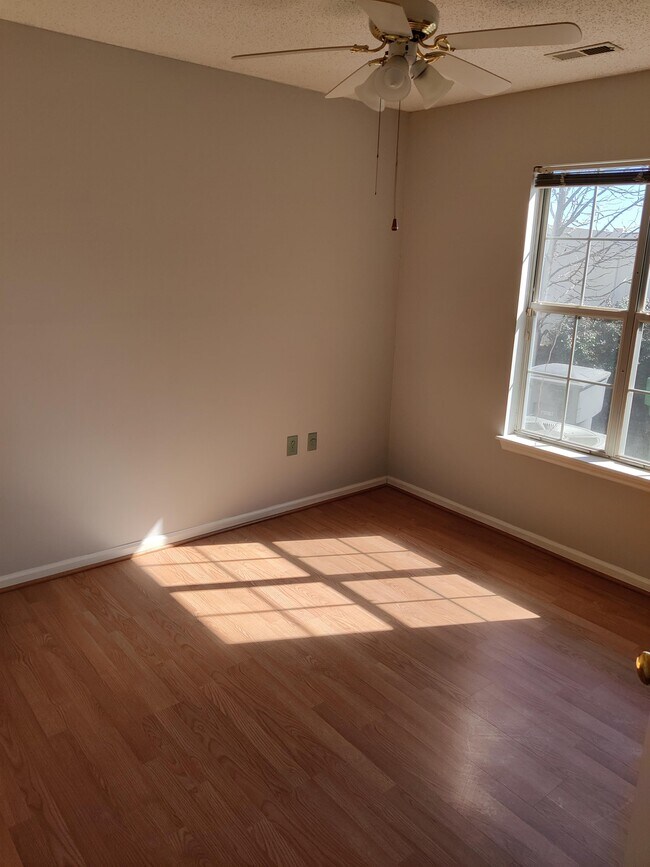 Building Photo - 5748 Ebley Ln