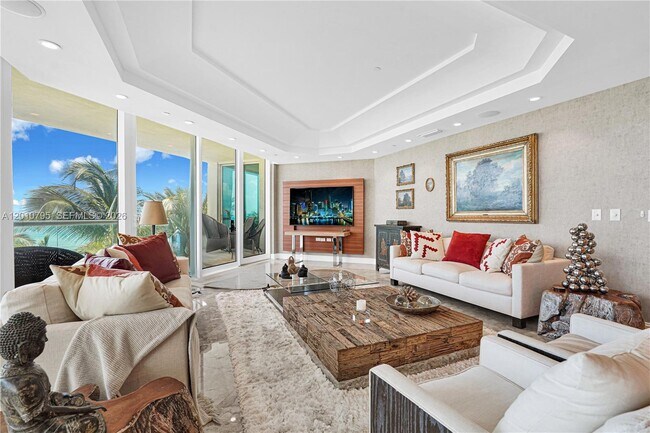 Building Photo - 16051 Collins Ave