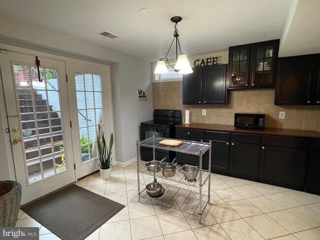 Foto del edificio - 17685 Avenel Ln