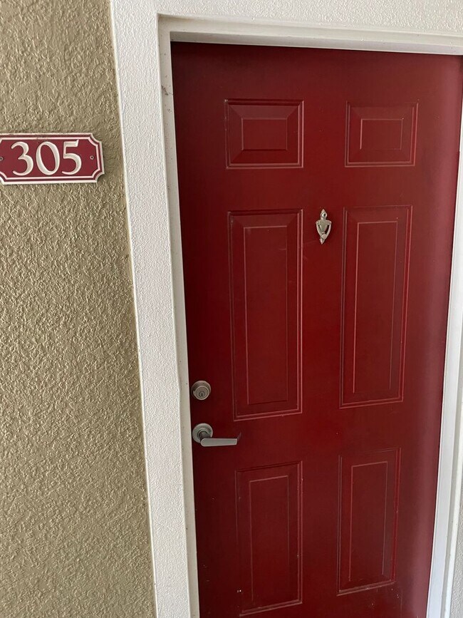 Building Photo - 1 Bed/1 Bath, 3rd Floor condo at Villa Val...