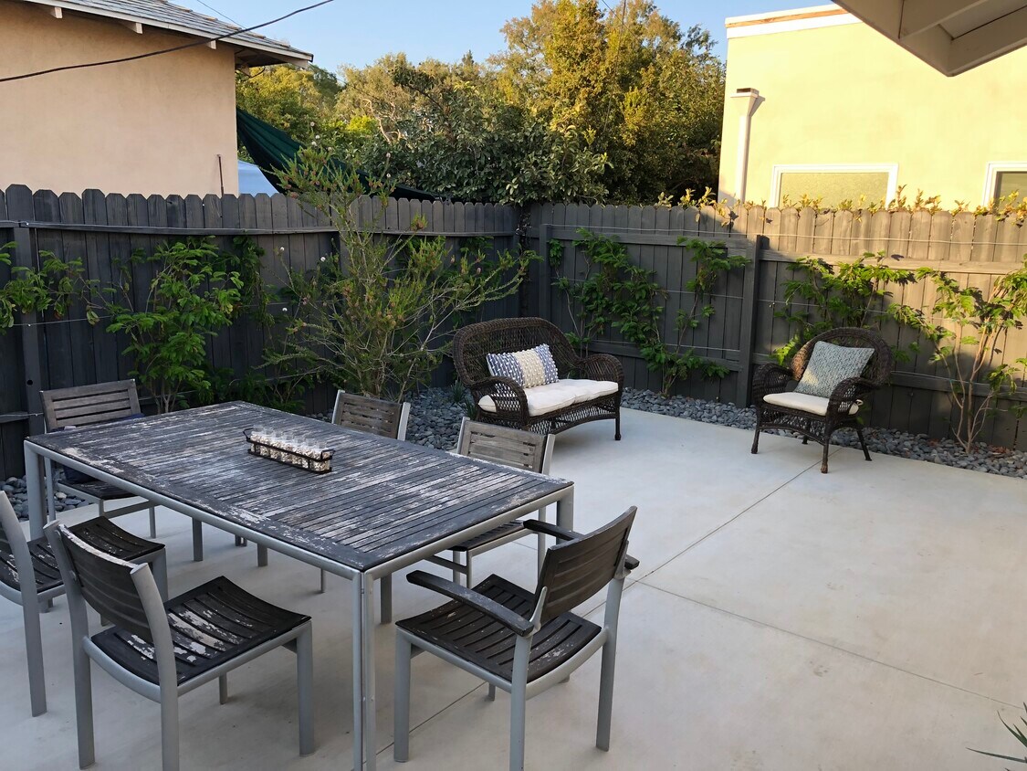 Foto principal - 3430 Caroline Ave