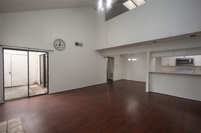 Foto del edificio - 8100 Cambridge St