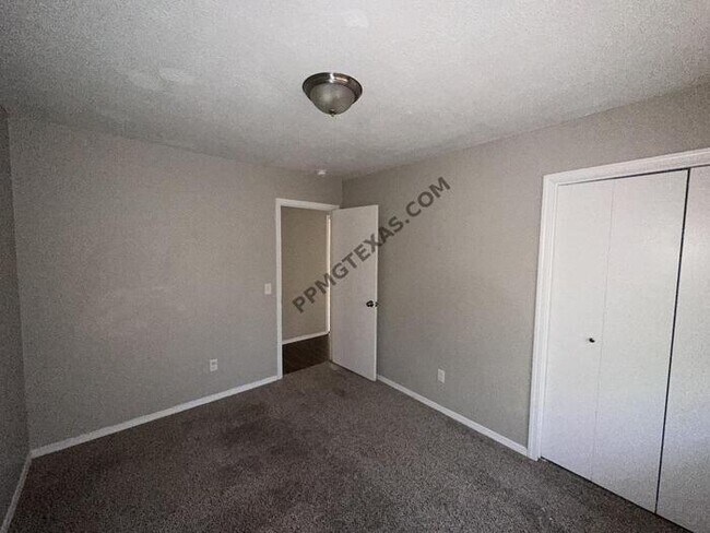 Foto del edificio - 8105 W Lakeshore Dr. Oklahoma City, OK 73132