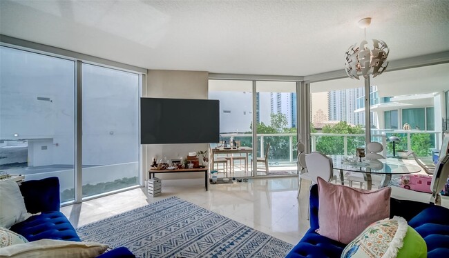 Foto del edificio - 150 Sunny Isles Blvd