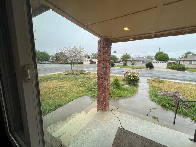 Foto del edificio - 2 Bedroom Single Family Home in Coalinga