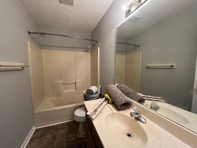 Building Photo - 105 Hillridge Ct