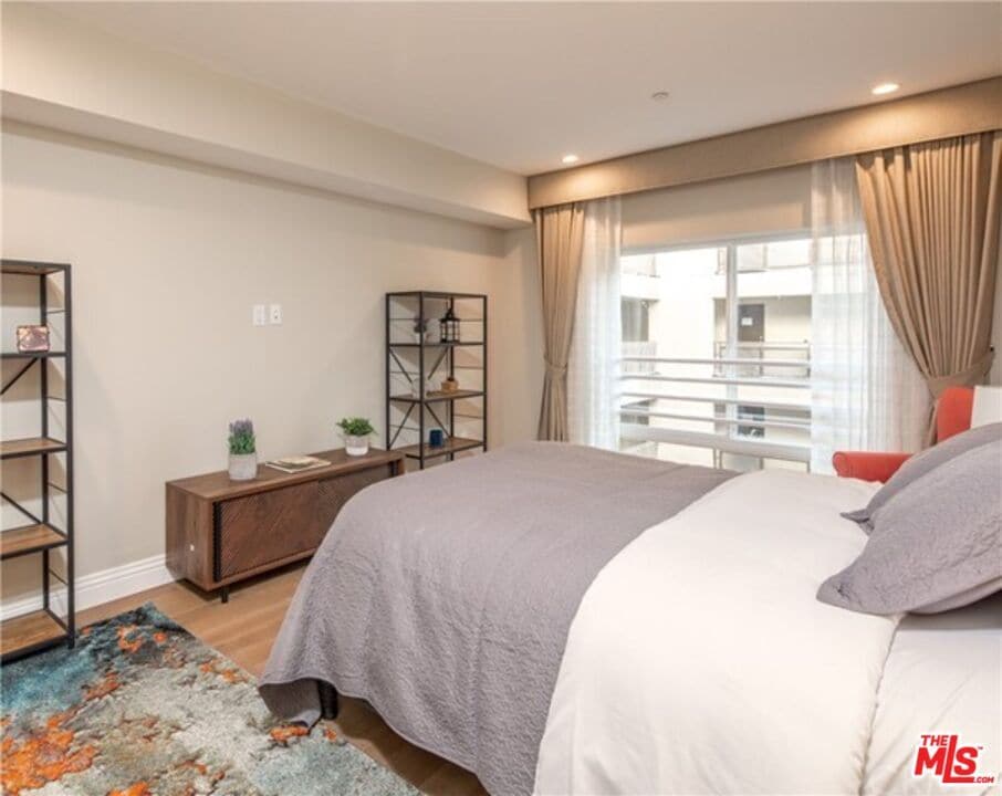 Foto principal - 2939 Leeward Ave