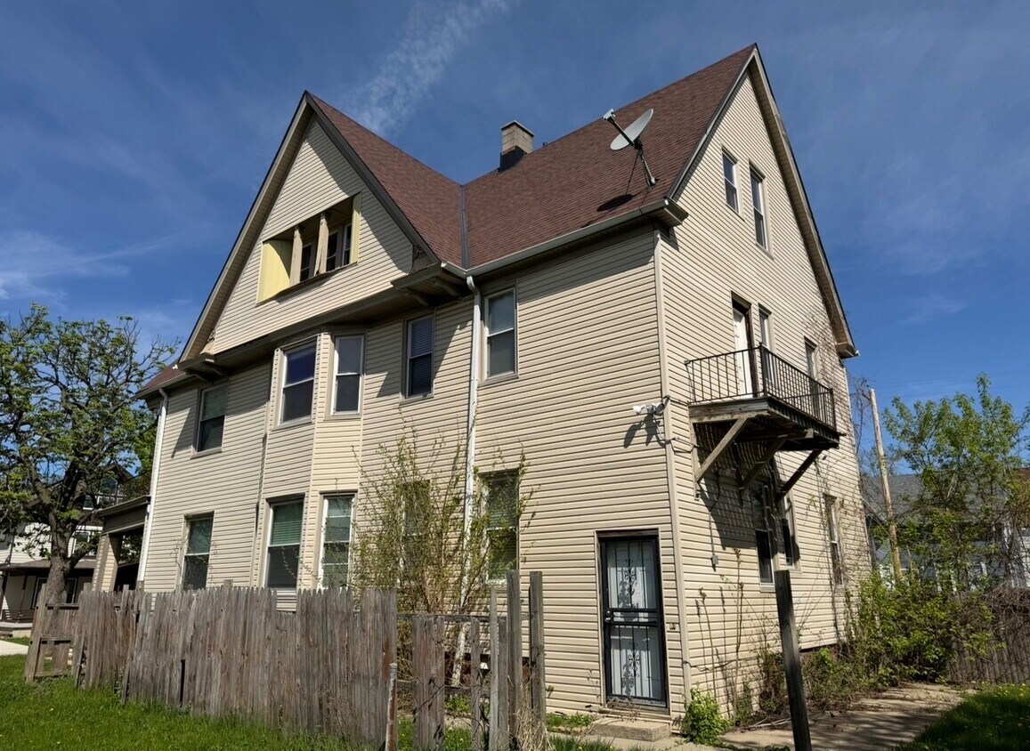 Building Photo - 2322-2324-2324 N 6th St