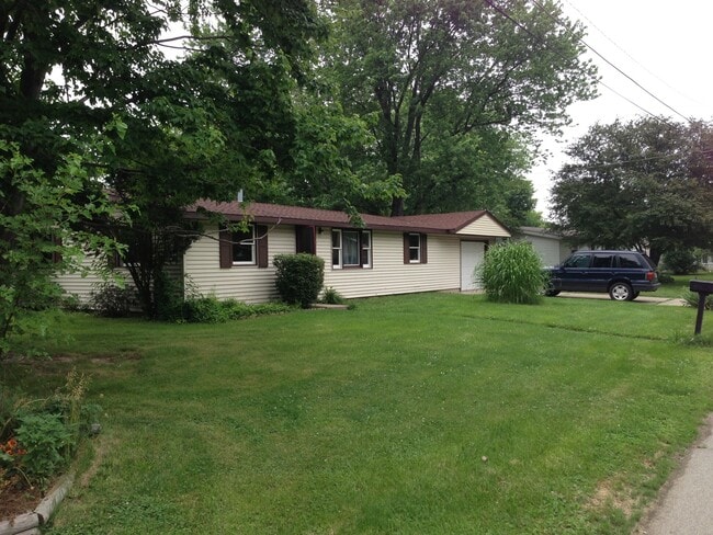 Building Photo - 906 Eastwich Dr