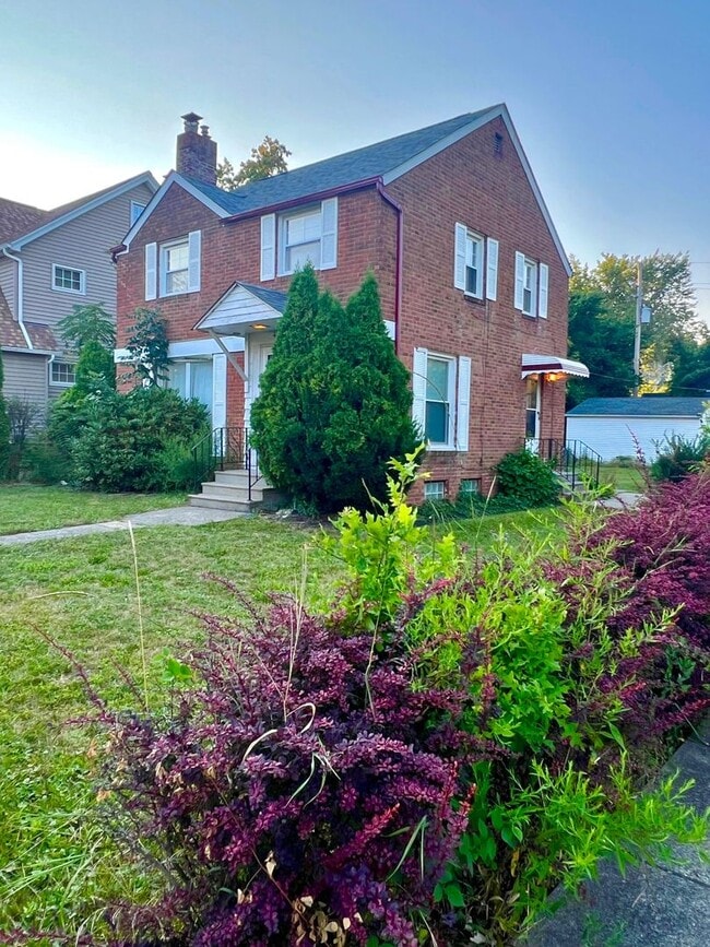 Building Photo - Charming 3-Bedroom Home in Cleveland Heights