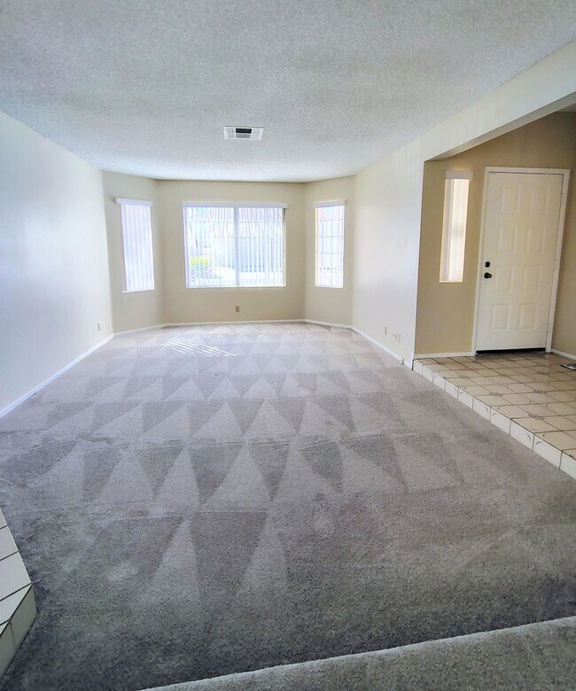 Foto del edificio - The Lakes Single Story!