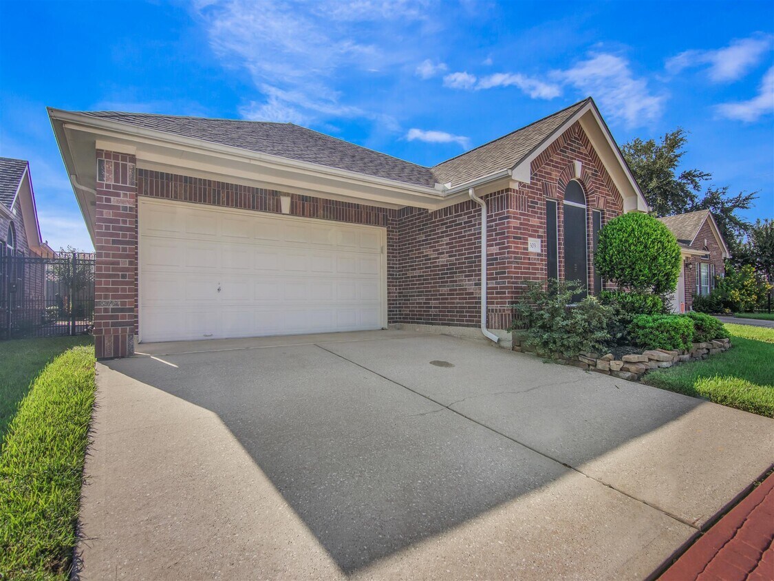 303 Parkwood Village Dr, Friendswood, TX 77546 House Rental in