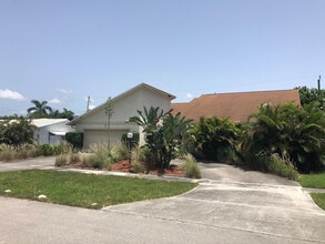 Building Photo - 71 Laredo Ln