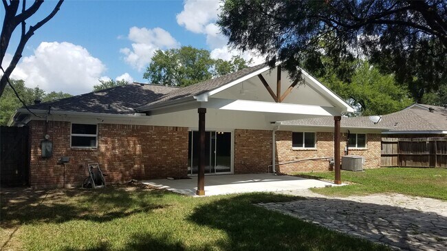 Foto del edificio - 11123 Hazelhurst Dr