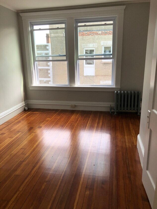 bedroom - 292 Washington St