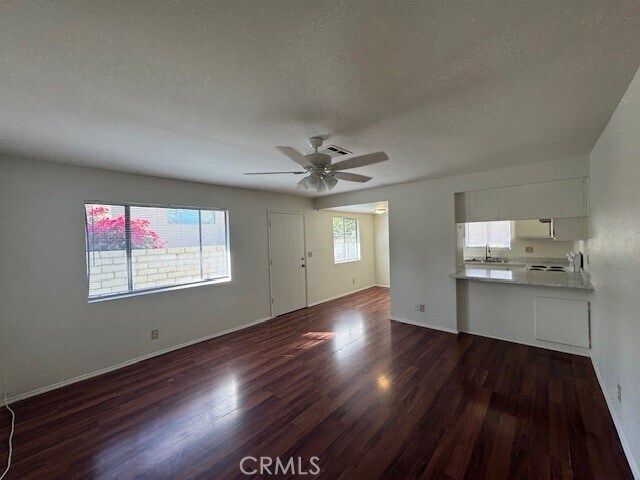 Foto del edificio - 51225 Eisenhower Dr