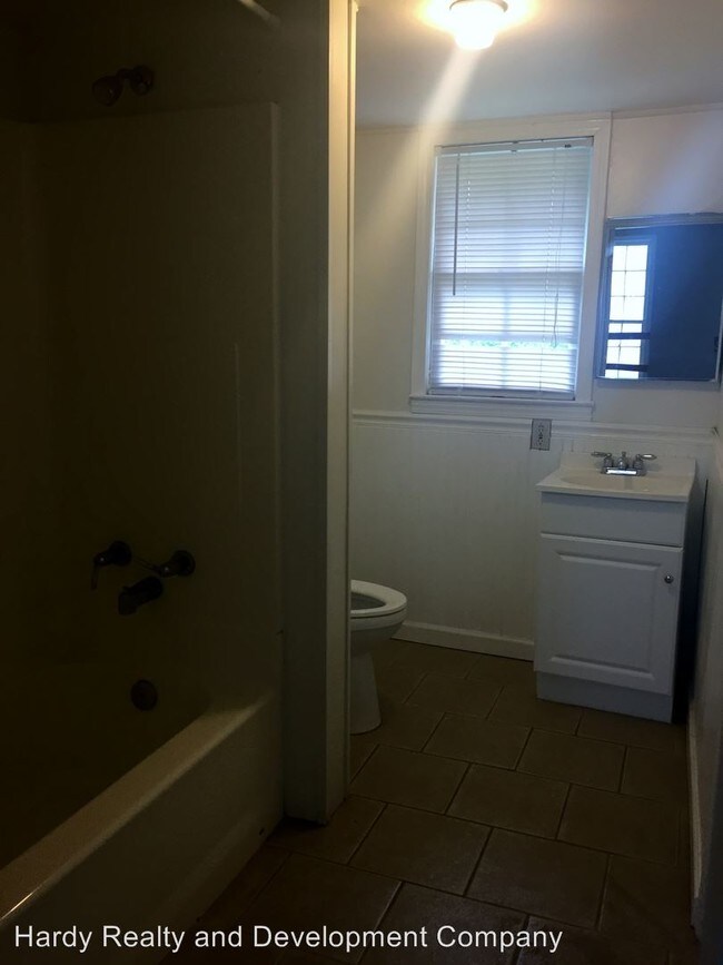 Building Photo - 2 br, 1 bath House - 8 Glover Street