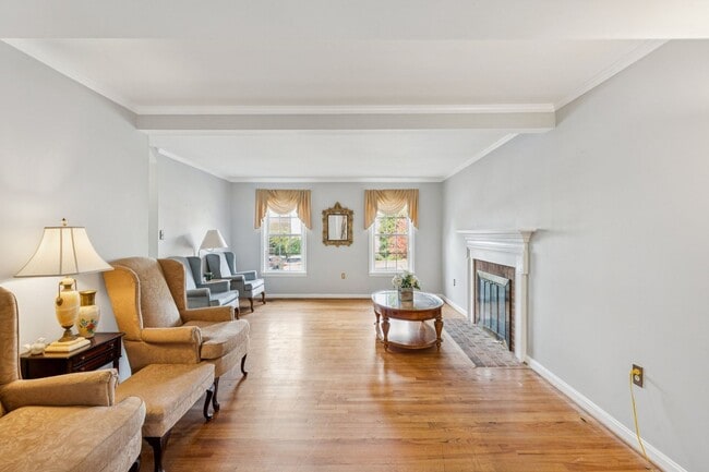 Foto del edificio - Beautifully maintained townhome on a quiet cul-de-sac in Springfield!