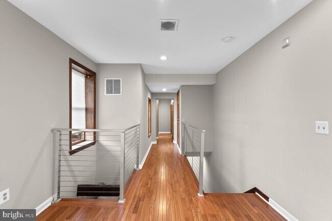 Building Photo - 1615 Shakespeare St