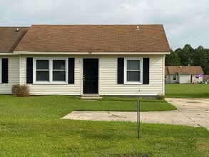 Building Photo - 1802 Burgaw Hwy