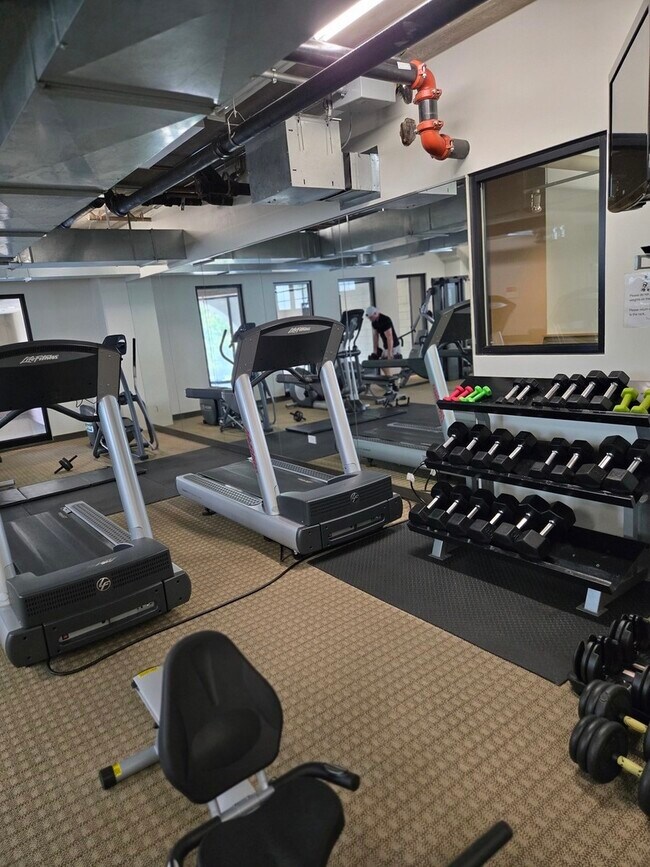 Foto del edificio - 811 W 15th Pl