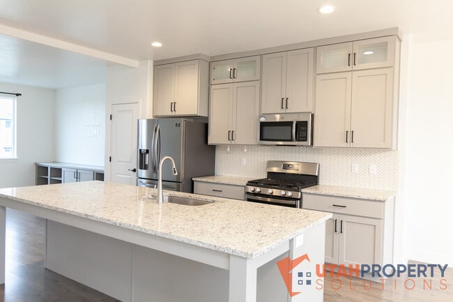 Building Photo - 468 S 700 W