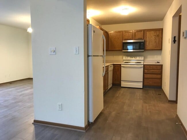 Building Photo - 3 bedroom 2.5 bth, 2car gar Washburn Rural...