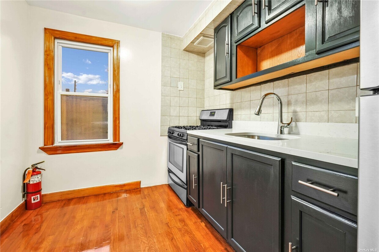 Primary Photo - 115-24 120th St
