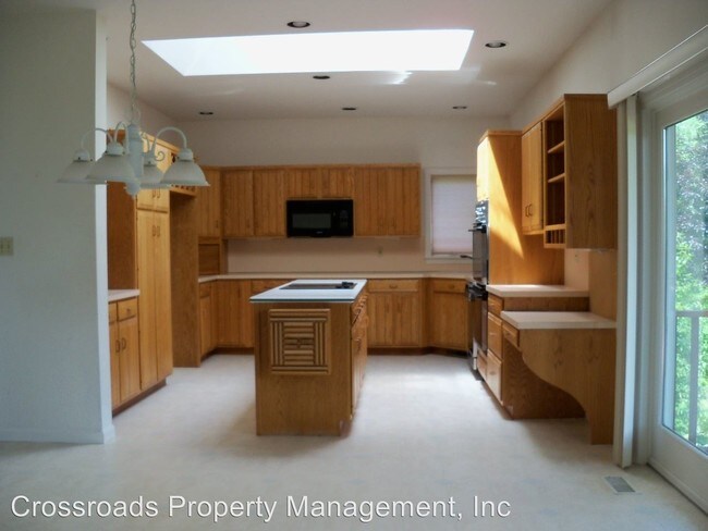 Building Photo - 4 br, 2.5 bath House - 2817 Spring Valley Rd.
