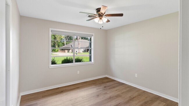 Building Photo - 3 Bedroom House in Mid-City