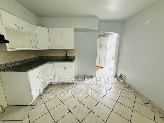 Foto del edificio - 14423 Tokay Ave