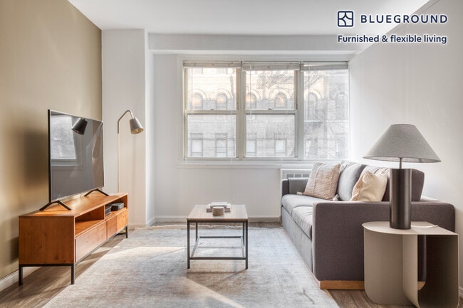 Building Photo - 420 E 80th St