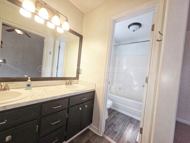 Foto del edificio - 608 Bayleaf Cir