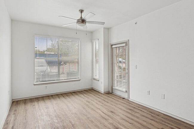 Foto del edificio - Heritage Pointe Senior 55+”