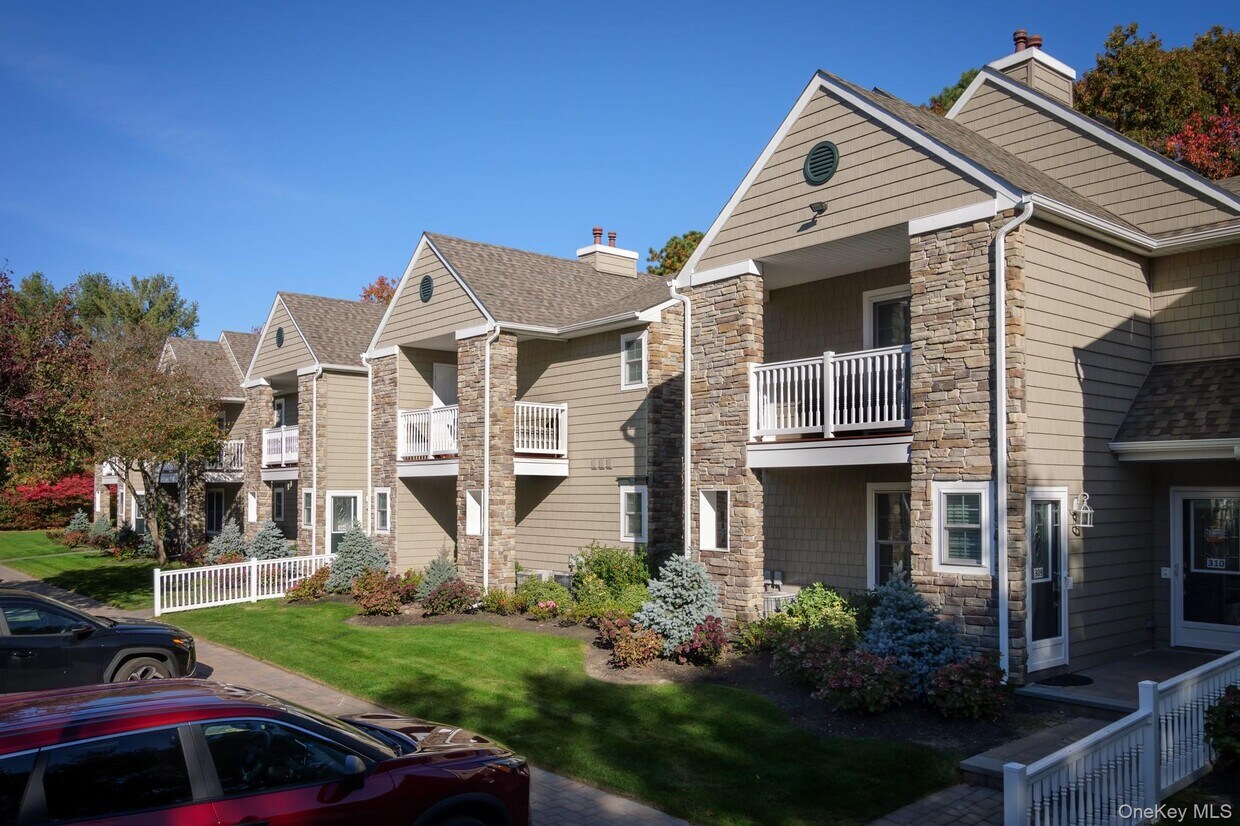 Primary Photo - 1000 Saddle Rock Rd