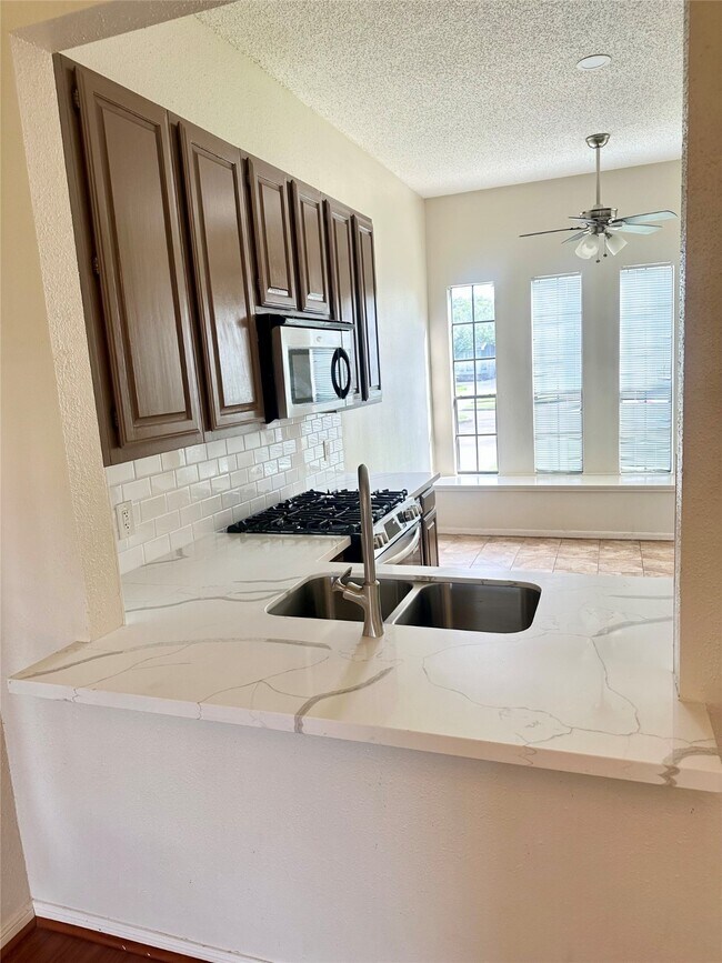 Foto del edificio - 2127 Greencove Ln