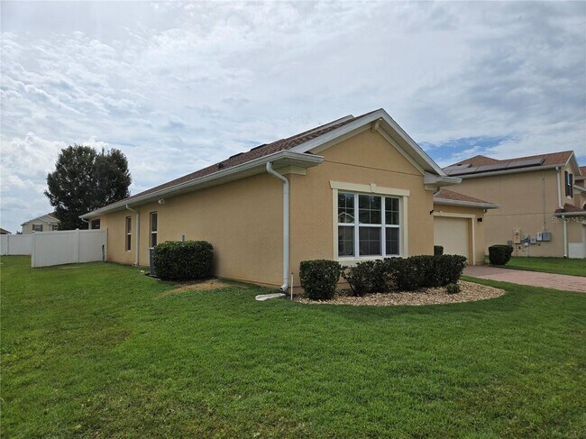 Building Photo - 2246 Waukegan Dr