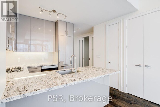 Building Photo - 29 Queens Quay E