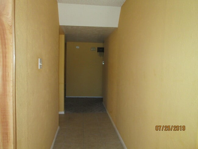 Building Photo - 10253 Bayo Ave