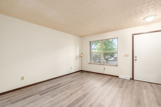 Foto del edificio - 4838 Dierker Rd