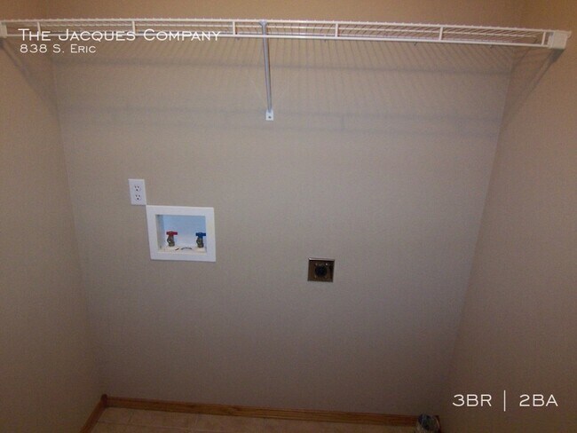 Building Photo - 838 S Eric St