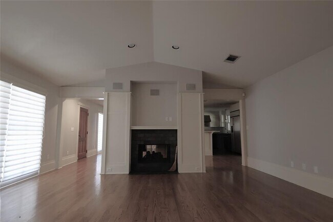 Foto del edificio - 4702 Shadow Ln