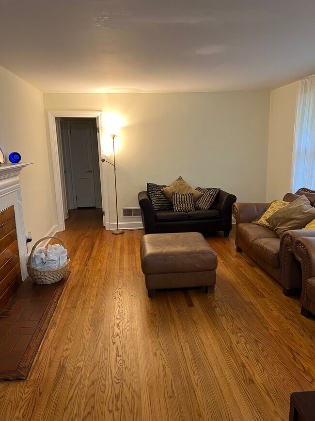 Foto del edificio - 1503 Westbury Dr - Furnished House