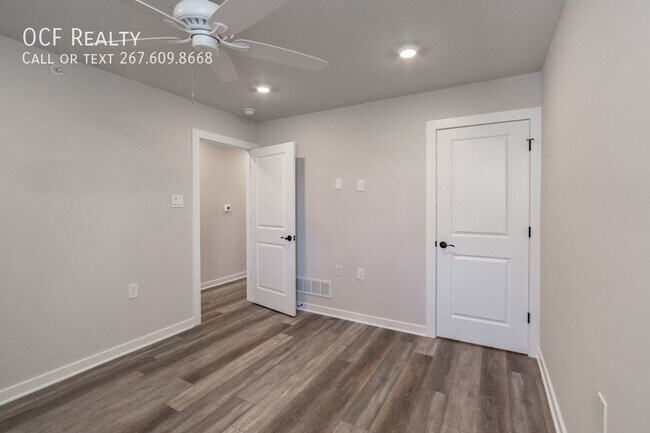 Building Photo - Mantua 2 Bedroom
