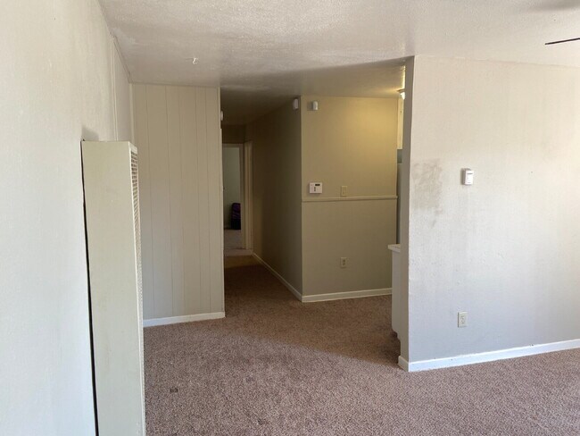 Building Photo - Cute & Cozy Two Bedroom Close to Clapp Park!