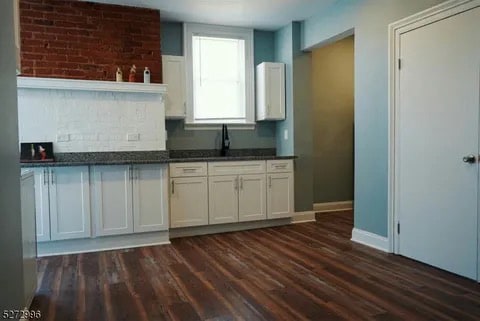 Building Photo - 225 Somerset St