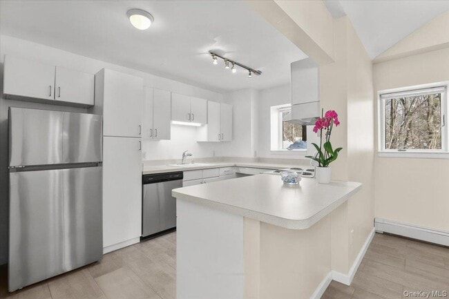 Foto del edificio - 1265 N Ridge Rd