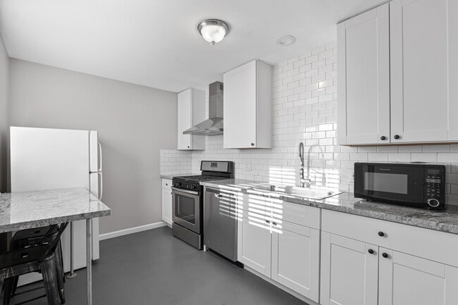 Building Photo - 12th Street Townhomes