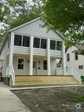 Building Photo - 155 E 194th St
